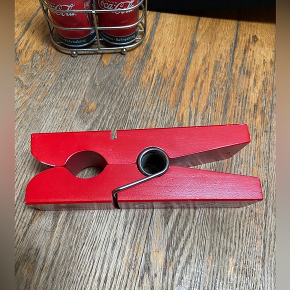 Coca Cola branded items - salt and pepper shaker with caddie giant clothes pin - Picture 3 of 11